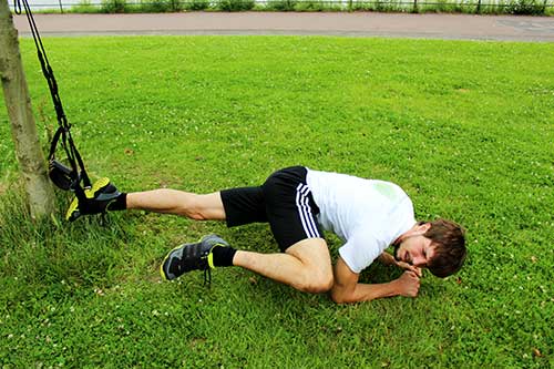 Bauchmuskeln trainieren - Einbeinige Hüftabduktion im Unterarmstütz mit Sling-Trainer-Übungen-Bauch-Planke