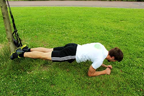 Bauchmuskeln trainieren - Sling Trainer Übungen Bauch Recrunch Unterarmstütz - Planke