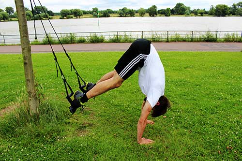 Bauchmuskeln trainieren mit Sling Trainer - Recrunch 90° mit Liegestütz 