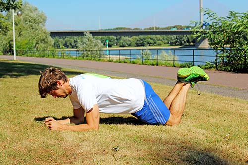 Übungen bei Rückenbeschwerden - Unterarmstütz für Einsteiger - Planke